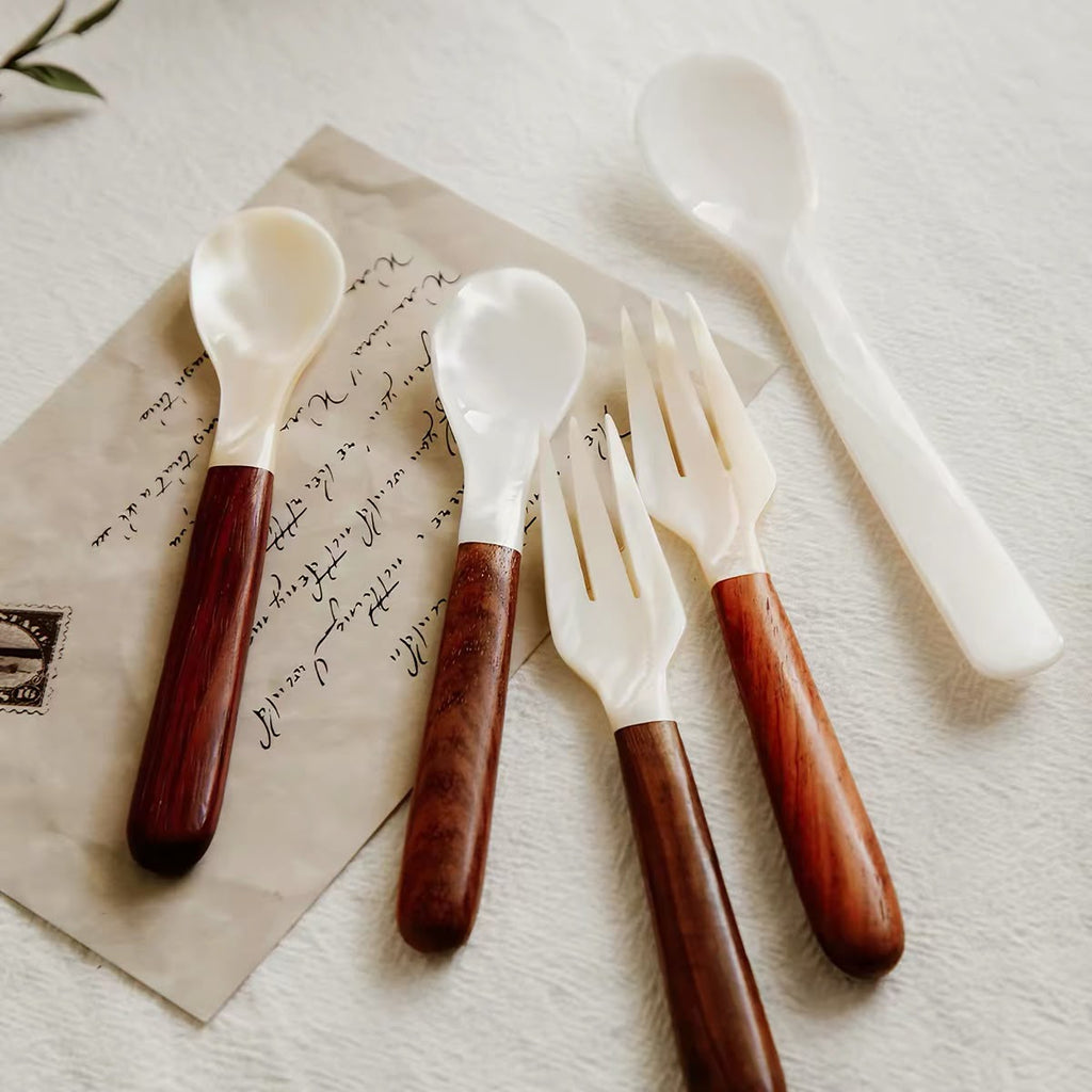Shimmering - Scenery on the Table - Shell Dessert Spoon