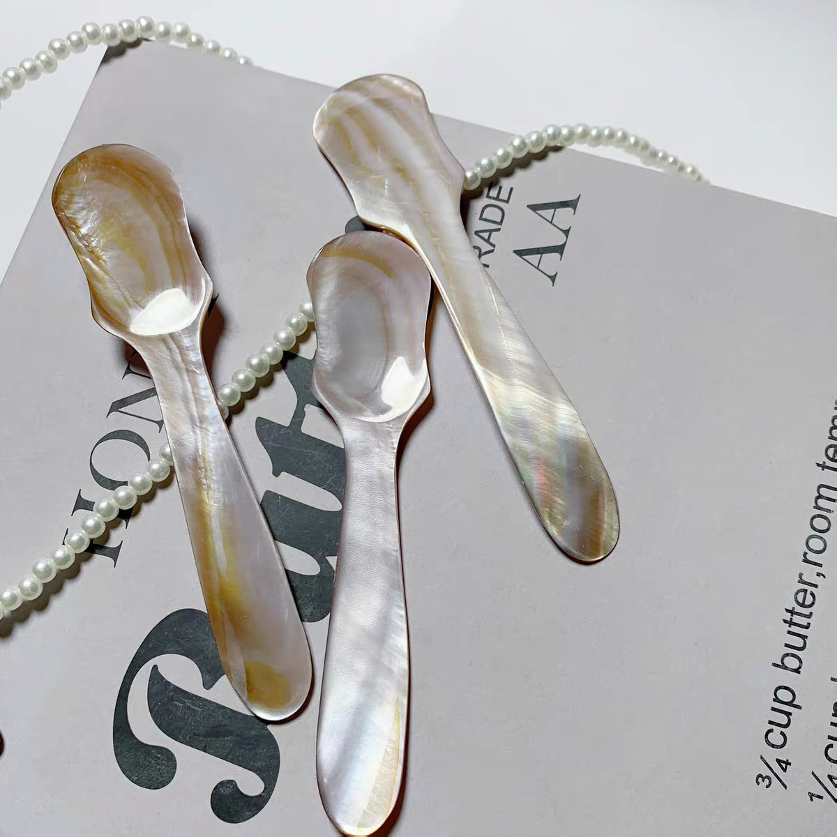 Shimmering - Scenery on the Table - Shell Dessert Spoon