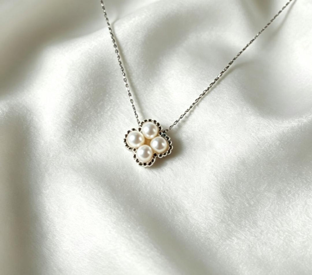 5-6mm four-leaf clover pendant with aurora AK pearl, S925 chain, and 1.5mm silver bead.